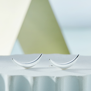 CARTILAGE CRESCENT MOON EARRINGS (PAIR)