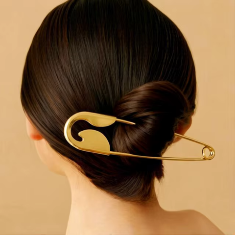 SAFETY PIN CLIP