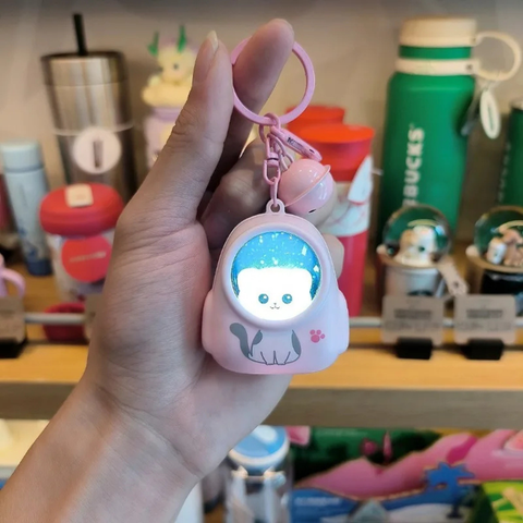 GLOWING ASTRONAUT KEYCHAIN