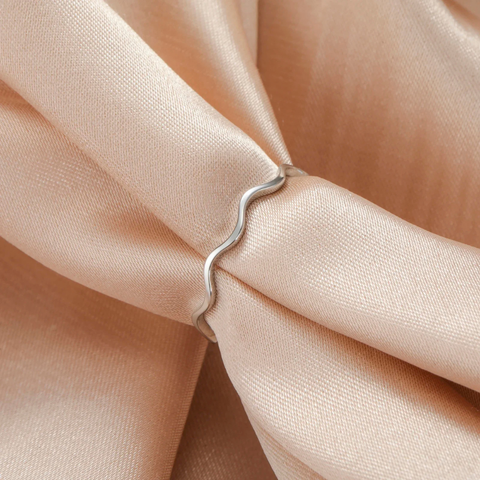 RIPPLE STACKING RING