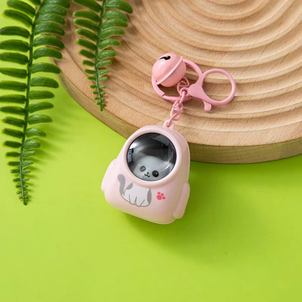 GLOWING ASTRONAUT KEYCHAIN