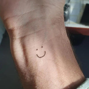 WATERPROOF SMILEY TATTOO