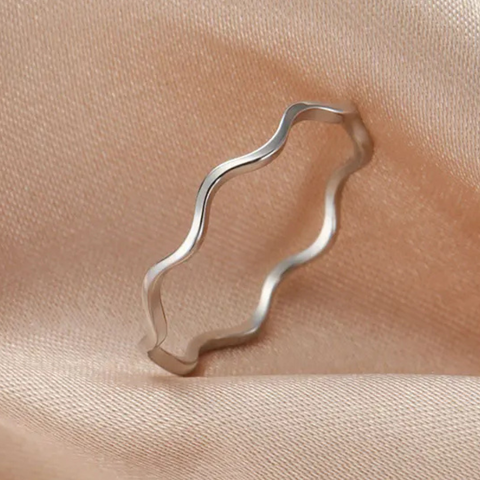 RIPPLE STACKING RING