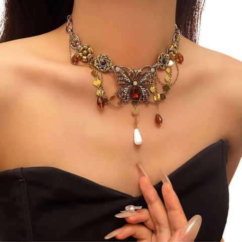 DIVINE BUTTERFLY NECKLACE