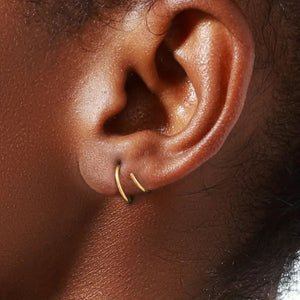 TINY TWIST EARRINGS (PAIR)