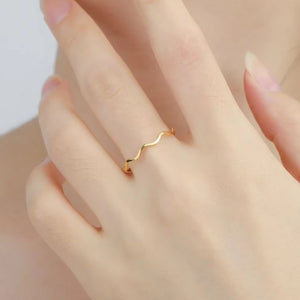 RIPPLE STACKING RING