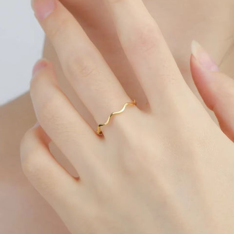 RIPPLE STACKING RING