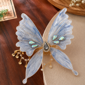 DELICATE BUTTERFLY HAIR CLIP