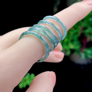 JADE CURVE RING