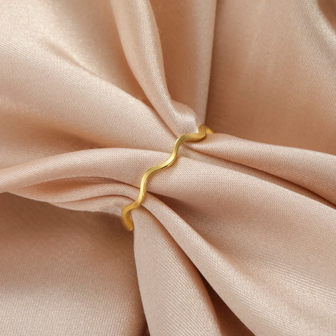 RIPPLE STACKING RING