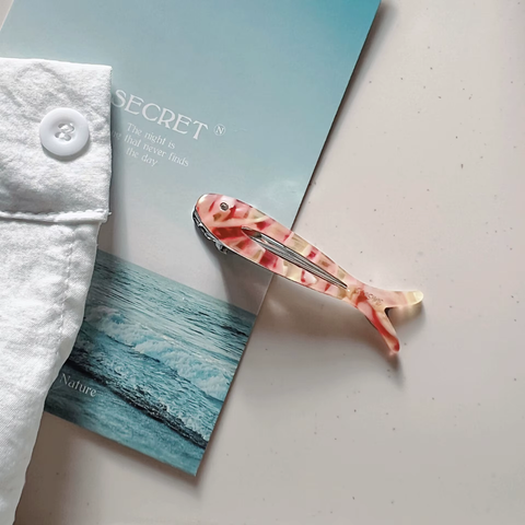 MINIMALIST FISH HAIR CLIPS
