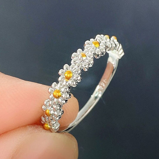 SWEET DAISY FLOWER RING (ADJUSTABLE)