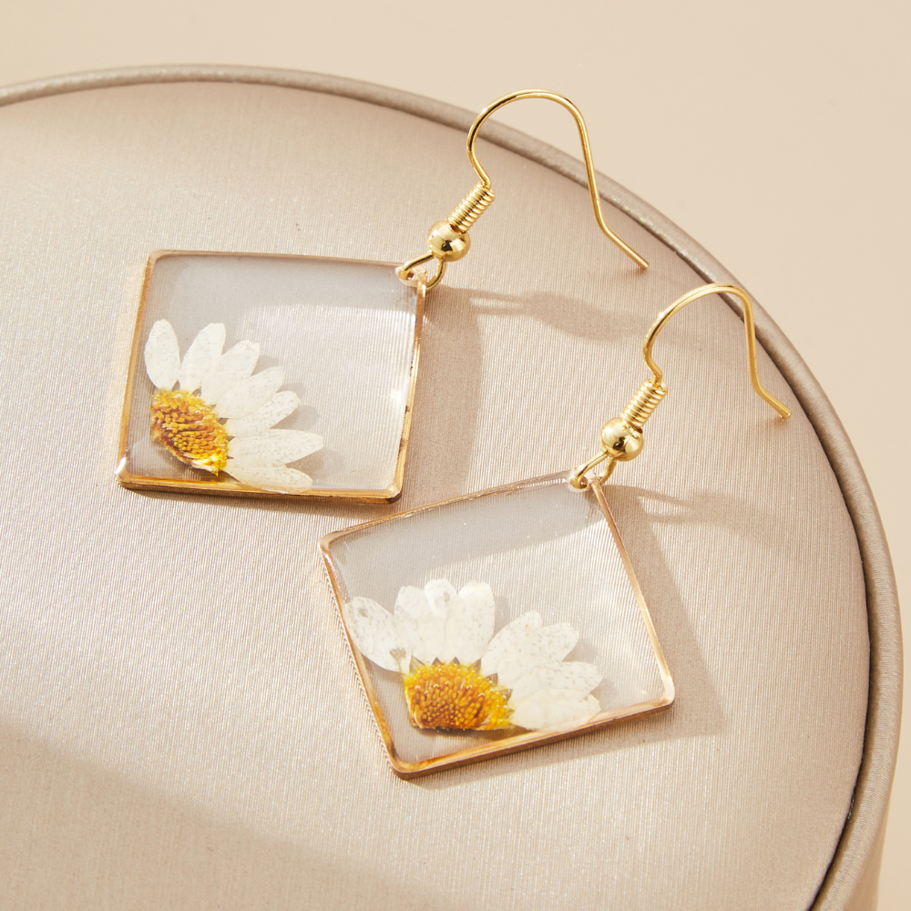 DAISY FLOWER EARRINGS (PAIR)