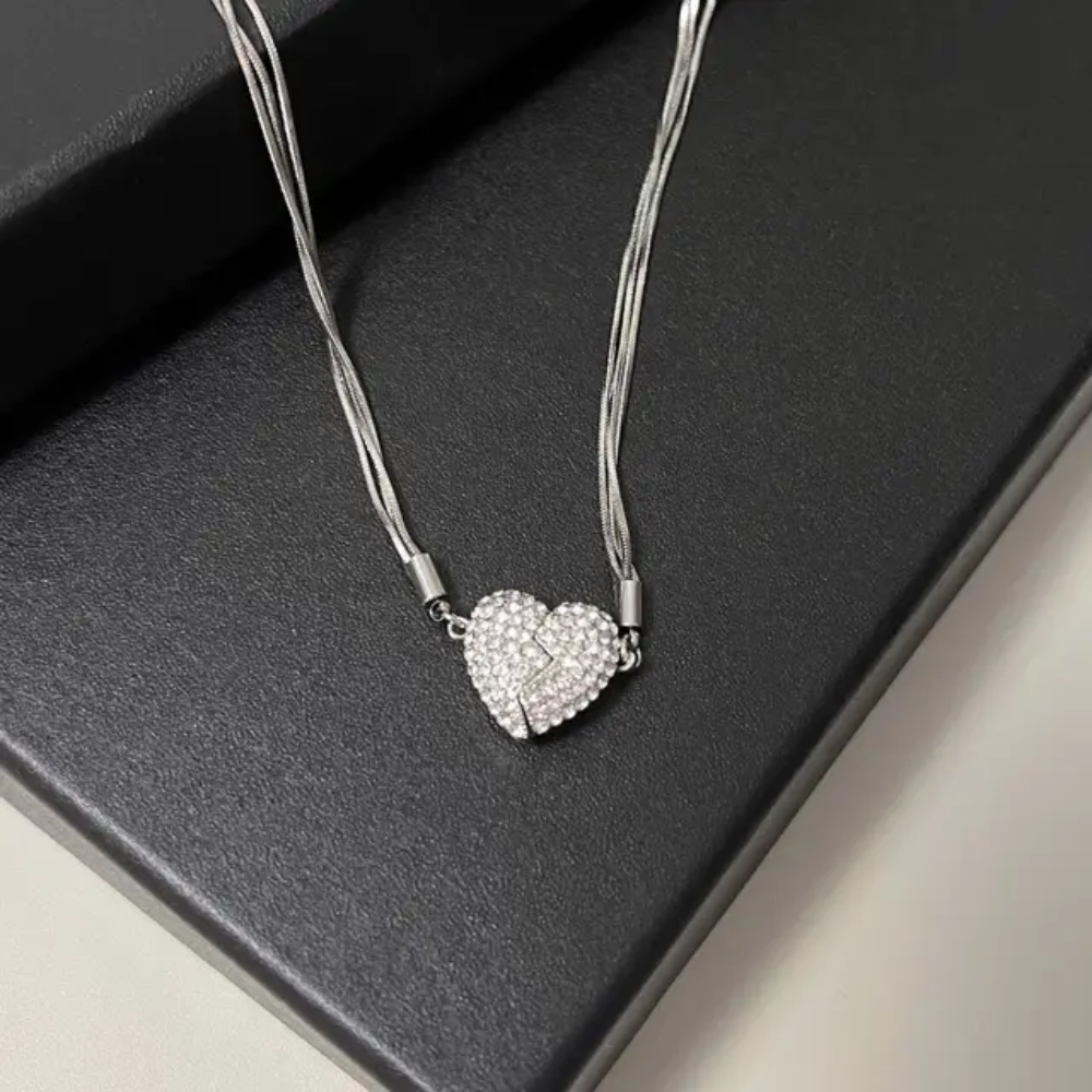 MAGNETIC HEART NECKLACE