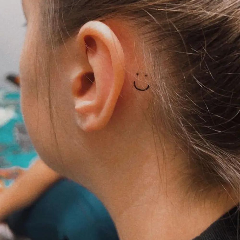 WATERPROOF SMILEY TATTOO