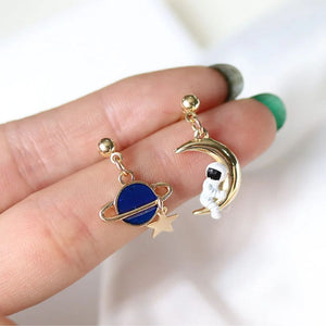 ASTRONAUT & PLANET EARRINGS (PAIR)