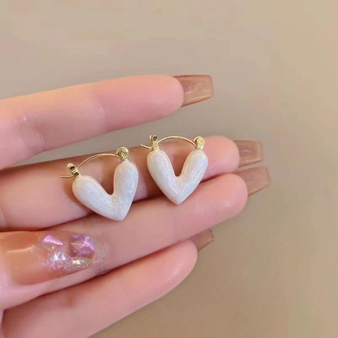 PEARL WHITE HEART EARRINGS (PAIR)