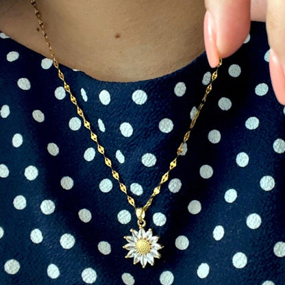 FLOWER CHARM NECKLACE