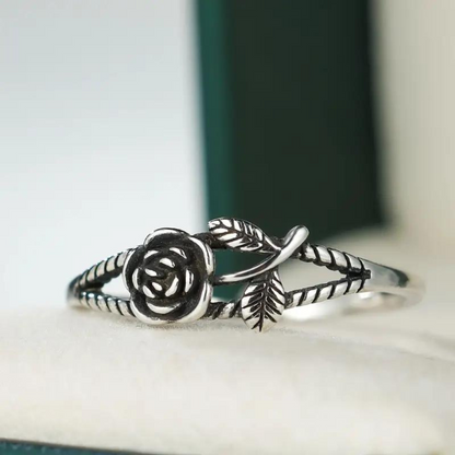 VINTAGE ROSE FLOWER RING