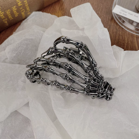 SILVER HALLOWEEN CLIPS