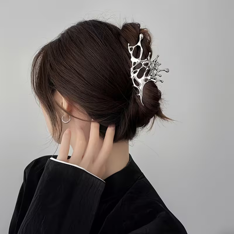 MINIMALIST HAIR CLAW