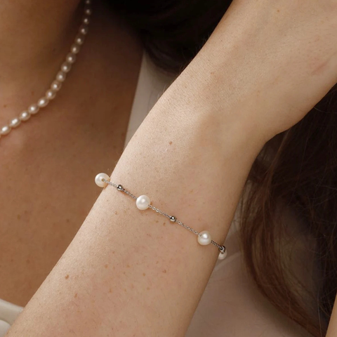 PEARLS BRACELET (ADJUSTABLE)