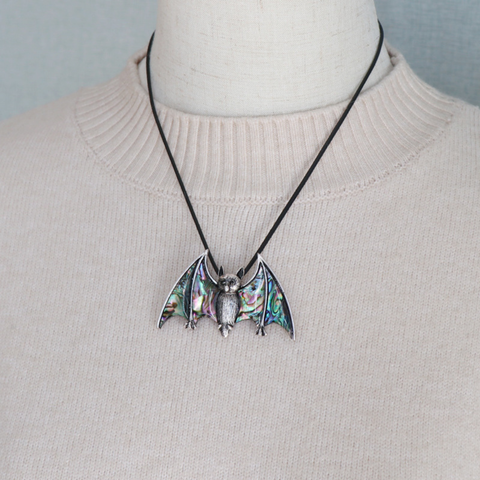 2IN1 ABALONE BAT NECKLACE