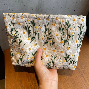 EMBROIDERED FLOWERS MAKEUP BAG