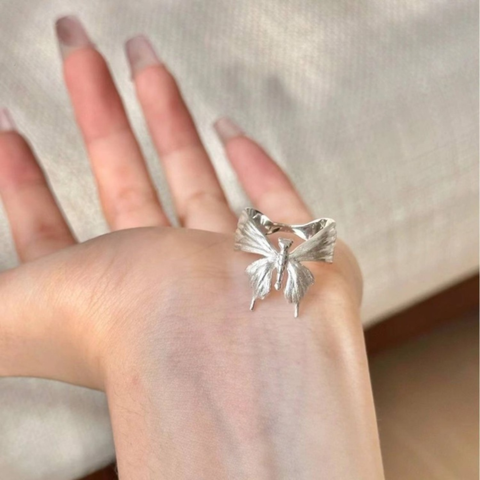 DOWN BUTTERFLY RING