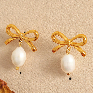 GRACE PEARL EARRINGS (PAIR)