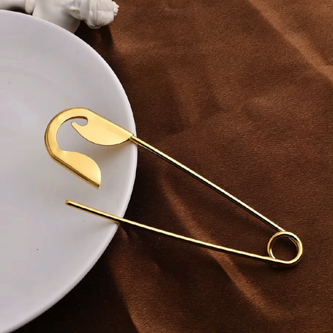 SAFETY PIN CLIP