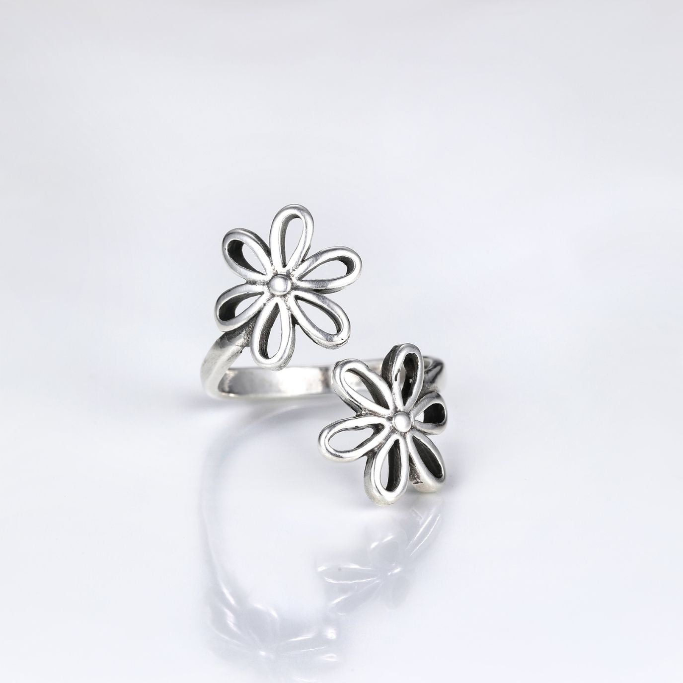 SIX PETALS FLOWER RING (ADJUSTABLE)