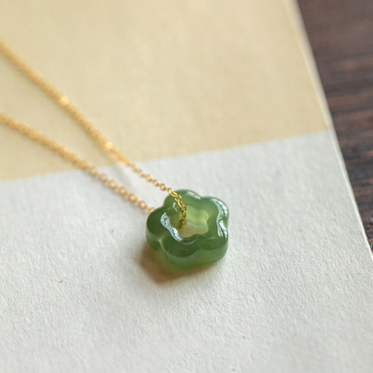 FLOWER JADE NECKLACE