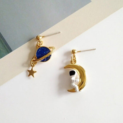 ASTRONAUT & PLANET EARRINGS (PAIR)